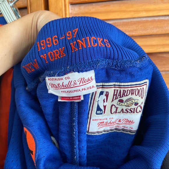 Mitchell & Ness 1996-97 NY Knicks Swingman Shorts - Picture 5 of 8